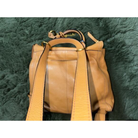 Fossil Parker style woman's brown leather backpack with key charm everyday bag - Picture 9 of 16